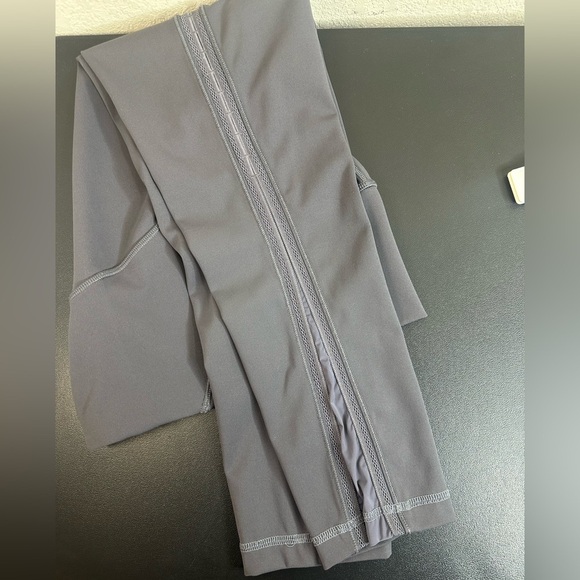 Lululemon Wunder Under Hi-Rise 23” tights size 4 - Picture 3 of 5